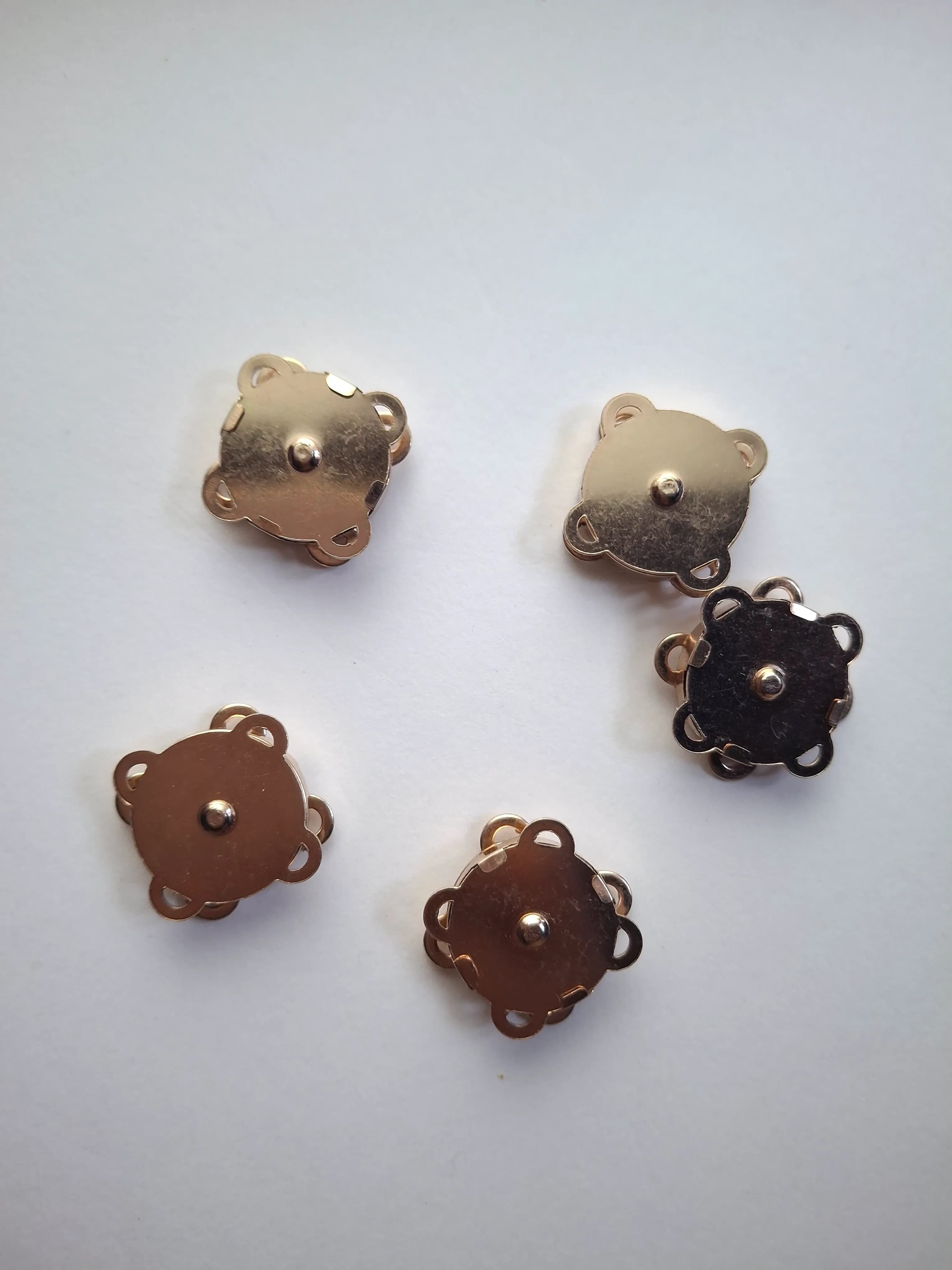Magnetic snap buttons gold