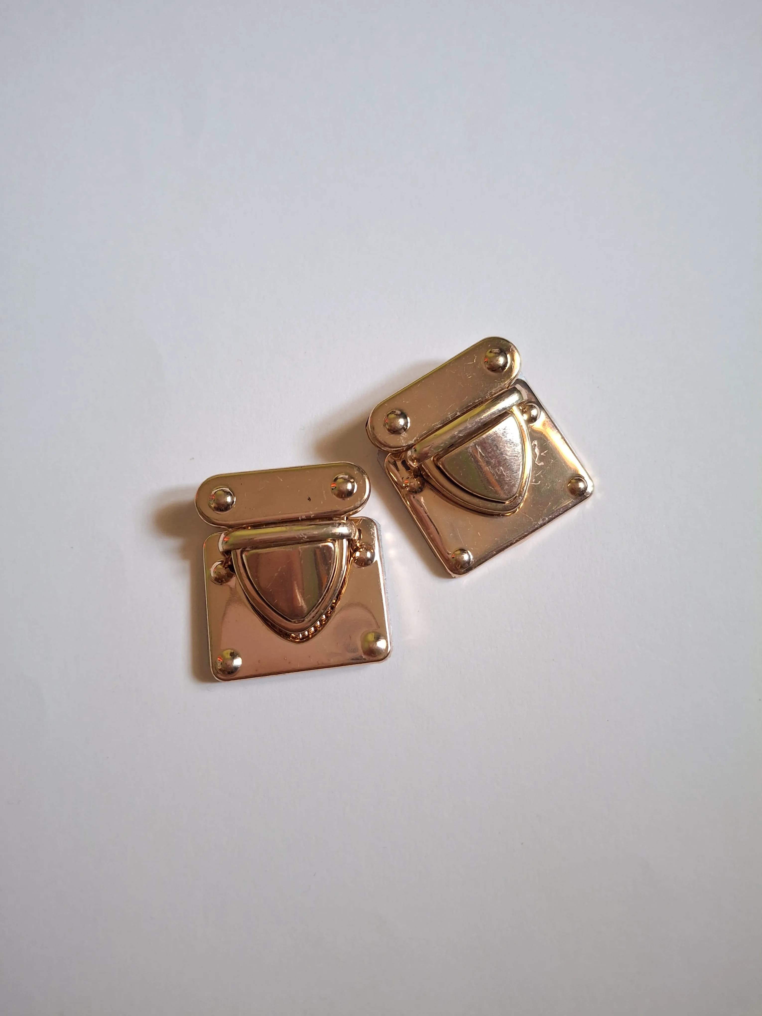 square purse push lock gold