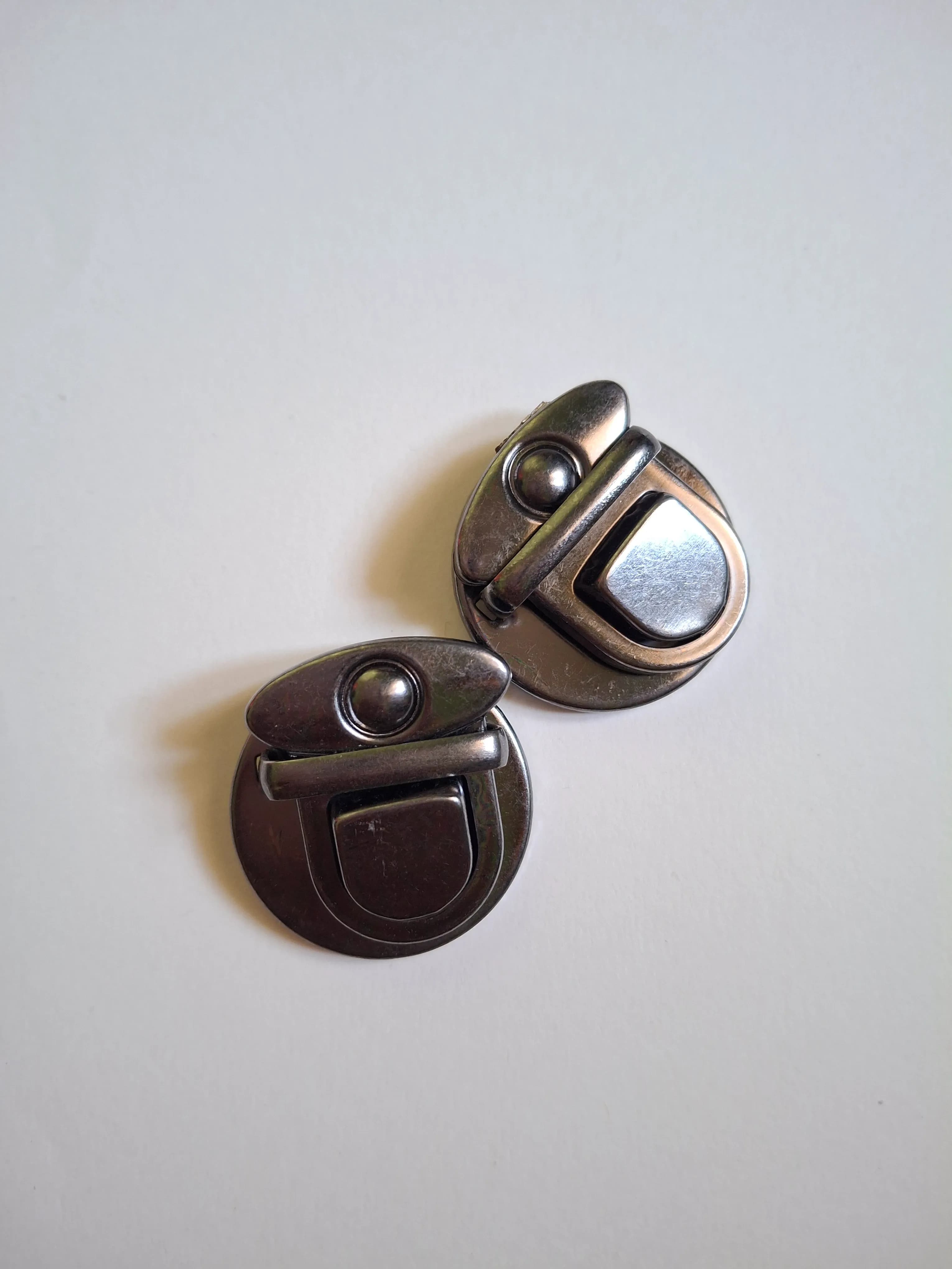 circle purse push lock brass